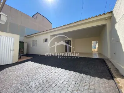 Casa com 4 Quartos para alugar, 200m² no Santa Mônica, Uberlândia