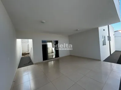 Casa com 3 Quartos para alugar, 120m² no Osvaldo Rezende, Uberlândia
