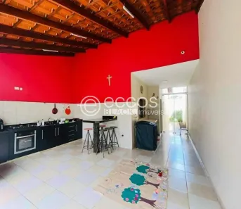 Casa com 3 Quartos à venda, 165m² no Jardim Patrícia, Uberlândia
