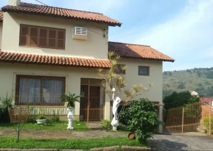 Casa com 3 Quartos à venda, 160m² no Espírito Santo, Porto Alegre