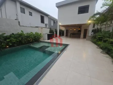 Sobrado com 3 Quartos à venda, 326m² no Embaré, Santos