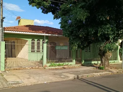Casa com 5 Quartos para alugar, 256m² no Parque Residencial Cidade Nova, Maringá