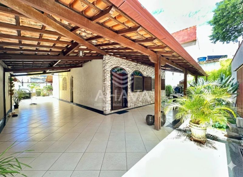 Casa com 5 quartos — Santa Amélia, Belo Horizonte