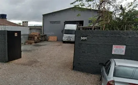 Galpão/Depósito/Armazém com 2 Quartos à venda, 390m² no Boqueirão, Curitiba