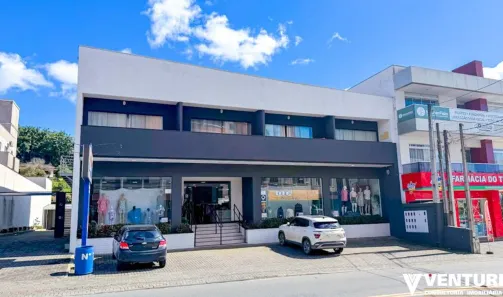 Prédio Comercial à venda, 747m² no Água Verde, Blumenau