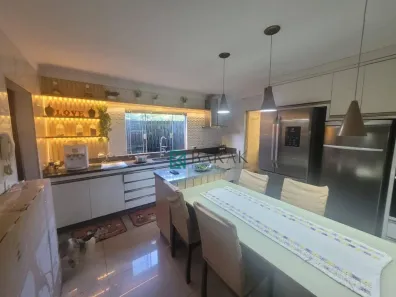 Casa com 3 Quartos à venda, 180m² no Conjunto Habitacional João de Barro Thaís, Maringá