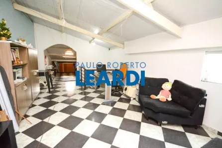 Casa com 3 Quartos à venda, 240m² no Jardim Textil, São Paulo