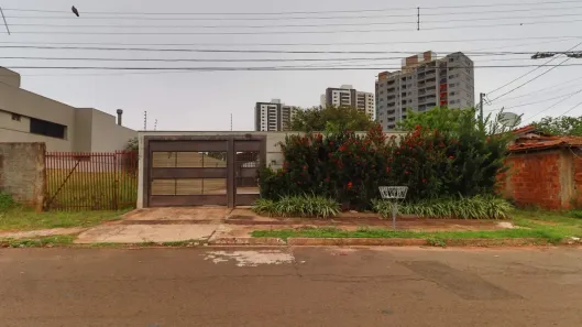 Casa com 2 Quartos para alugar, 165m² no Vila Margarida, Campo Grande