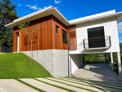 Casa de Condomínio com 3 Quartos à venda, 257m² no Vargem Grande, Teresópolis