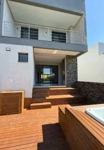 Sobrado com 3 Quartos à venda, 160m² no Jansen, Gravataí