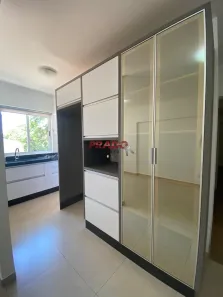 Apartamento com 2 Quartos para alugar, 50m² no Zona 03, Maringá