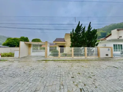 Casa com 4 Quartos para alugar, 277m² no Azambuja, Brusque
