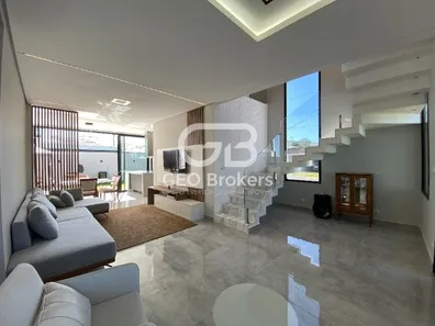 Sobrado com 3 Quartos para alugar, 220m² no Jardim Jacinto, Jacareí