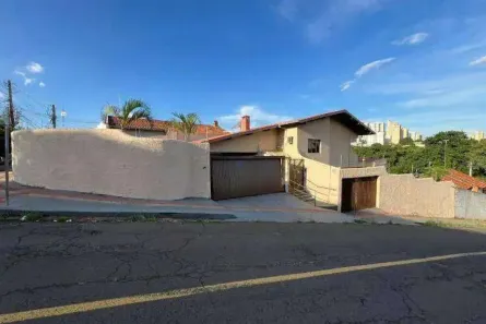 Casa com 4 Quartos para alugar, 265m² no Quebec, Londrina