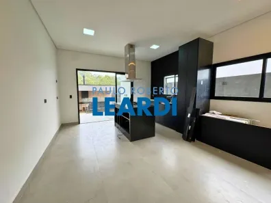 Casa de Condomínio com 3 Quartos à venda, 135m² no Villas do Jaguari, Santana de Parnaíba