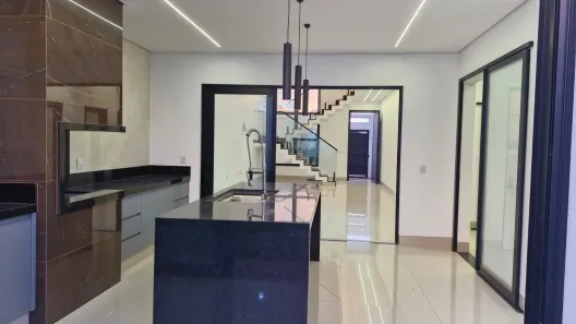Casa com 4 Quartos à venda, 231m² no Loteamento Portal do Vale II, Uberlândia