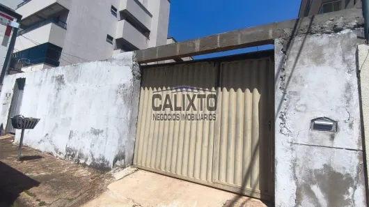 Casa com 2 Quartos à venda, 360m² no Santa Mônica, Uberlândia