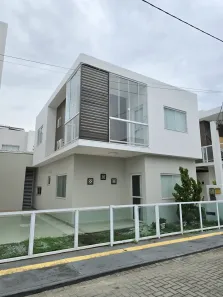 Sobrado com 4 Quartos à venda, 150m² no Vila Praiana, Lauro de Freitas