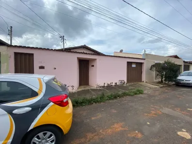 Casa com 3 Quartos para alugar, 10m² no Centro, Araxá