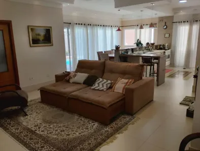 Sobrado com 3 Quartos à venda, 306m² no Piracangaguá, Taubaté