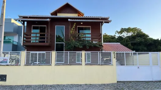 Casa com 5 Quartos à venda, 200m² no Meia Praia, Navegantes