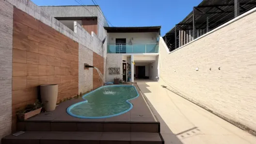 Sobrado com 4 Quartos para alugar, 250m² no Coaçu, Fortaleza