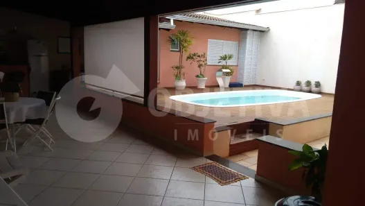 Casa com 5 Quartos à venda, 304m² no Santa Mônica, Uberlândia
