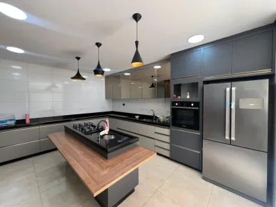 Sobrado com 4 Quartos à venda, 277m² no Santa Rita 1, Londrina