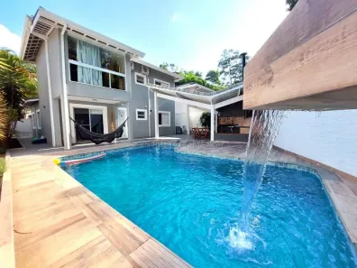 Casa de Condomínio com 3 Quartos à venda, 230m² no Chácara de La Rocca, Carapicuíba