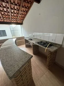 Casa com 3 Quartos à venda, 220m² no Santa Mônica, Uberlândia