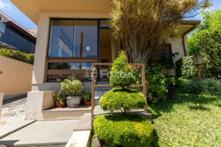 Casa com 3 Quartos à venda, 147m² no Espírito Santo, Porto Alegre