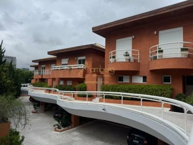 Casa de Condomínio com 3 Quartos à venda, 530m² no Jardim Everest, São Paulo