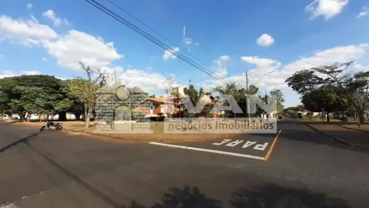 Sobrado com 3 Quartos para alugar, 462m² no Morada da Colina, Uberlândia