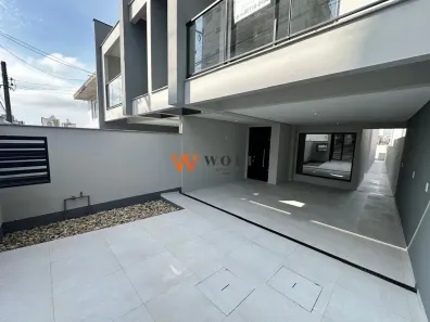 Sobrado com 3 Quartos à venda, 175m² no Barreiros, São José