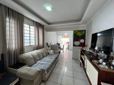 Casa com 3 Quartos à venda, 110m² no Jardim Europa, Goiânia