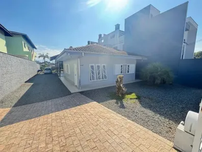 Casa com 3 Quartos à venda, 180m² no Bom Retiro, Joinville