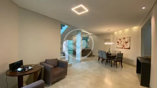 Casa de Condomínio com 3 Quartos à venda, 300m² no Aclimação, Uberlândia