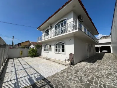 Casa com 5 Quartos à venda, 600m² no Forquilhinha, São José