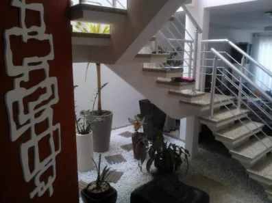Sobrado com 3 Quartos à venda, 238m² no Vila Scarpelli, Santo André