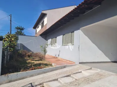 Casa com 3 Quartos à venda, 140m² no San Remo, Londrina