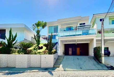 Casa com 5 Quartos à venda, 339m² no Lagoa, Macaé