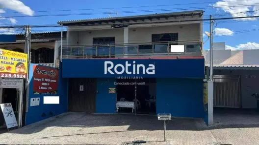 Apartamento com 3 Quartos para alugar, 230m² no Presidente Roosevelt, Uberlândia