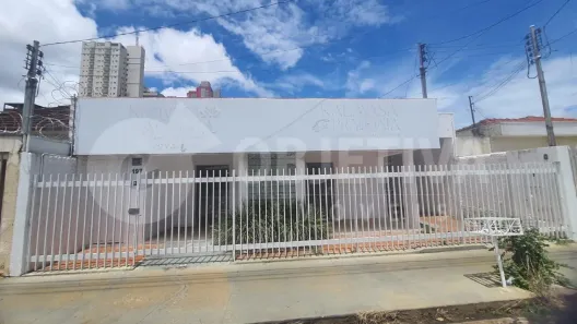 Casa com 1 Quarto para alugar, 180m² no Tabajaras, Uberlândia