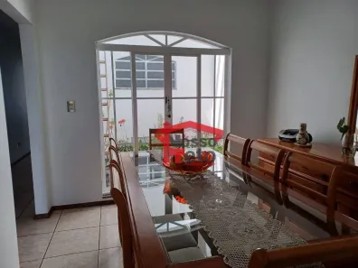 Casa com 3 Quartos à venda, 273m² no Jardim Líbano, São Paulo