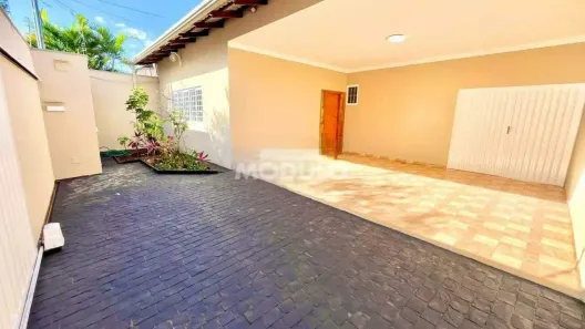 Casa com 4 Quartos para alugar, 229m² no Santa Mônica, Uberlândia