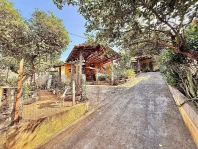 Casa com 3 Quartos à venda, 360m² no Copacabana, Belo Horizonte