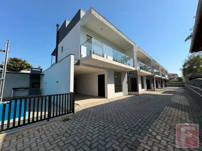 Sobrado com 3 Quartos à venda, 97m² no Centro, Itapoá
