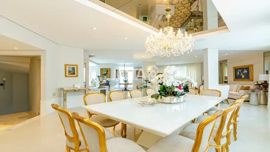 Casa de Condomínio com 3 Quartos à venda, 715m² no Centro, Curitiba