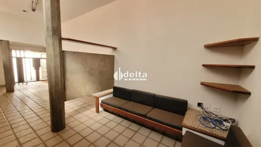 Imóvel Comercial com 3 Quartos à venda, 250m² no Nossa Senhora Aparecida, Uberlândia