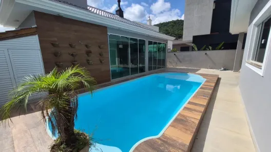 Casa de Condomínio com 4 Quartos à venda, 215m² no Santa Regina, Camboriú